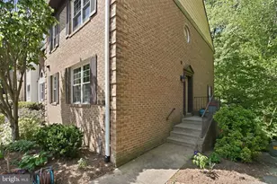 6086 Heatherwood Dr, Alexandria, VA 22310 - Photo 3