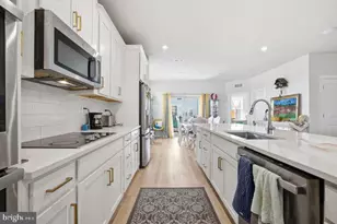 1147 Herndon Pkwy, Herndon, VA 20170 - Photo 11