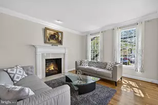 8306 Elm Grove Ct, Vienna, VA 22182 - Photo 5