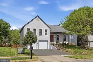 13704 Springhaven Dr, Chantilly, VA 20151 - Photo 3