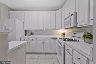 11575 Cavalier Landing Ct, Fairfax, VA 22030 - Photo 5