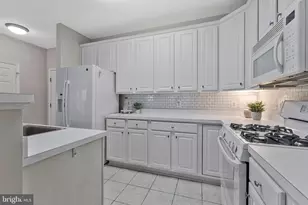 11575 Cavalier Landing Ct, Fairfax, VA 22030 - Photo 9