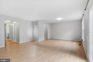 10256 Friendship Ct, Fairfax, VA 22032 - Photo 15