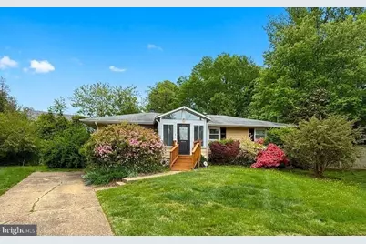 902 Olympian Circle SW, Vienna, VA 22180 - Photo 1