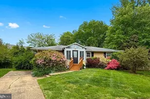 902 Olympian Cir SW, Vienna, VA 22180 - Photo 1