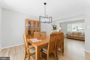 4911 Wycliff Ln, Fairfax, VA 22032 - Photo 9