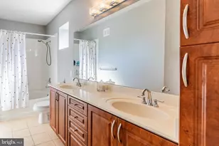 12100 Garden Grove Cir, Fairfax, VA 22030 - Photo 13