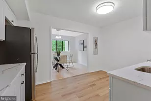 1621 Parkcrest Cir, Reston, VA 20190 - Photo 13