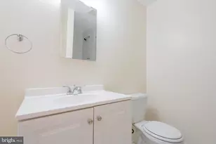 3048 Silent Valley Dr, Fairfax, VA 22031 - Photo 17