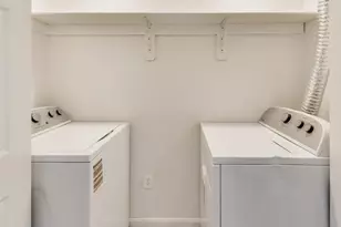 6153 Strasburg Dr, Centreville, VA 20121 - Photo 15
