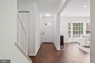 2803 Shawn Leigh Dr, Vienna, VA 22181 - Photo 3