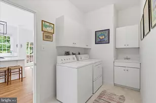 10693 Alliwells Ct, Oakton, VA 22124 - Photo 19