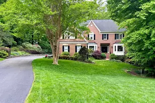 10693 Alliwells Ct, Oakton, VA 22124 - Photo 1