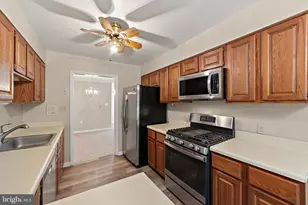 7254 Glen Hollow Ct, Annandale, VA 22003 - Photo 17