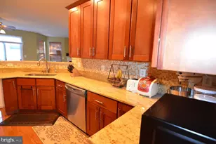 2946 Saxon Flowers Dr, Fairfax, VA 22031 - Photo 15