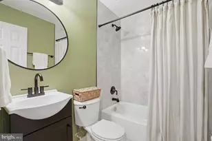 1663 Parkcrest Cir, Reston, VA 20190 - Photo 15