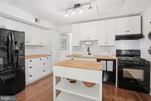 1663 Parkcrest Cir, Reston, VA 20190 - Photo 7
