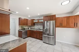 5719 Crownleigh Ct, Burke, VA 22015 - Photo 3