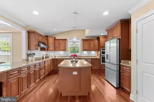 6932 Alpine Dr, Annandale, VA 22003 - Photo 13