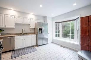 12308 Quiet Hollow Ct, Fairfax, VA 22033 - Photo 9