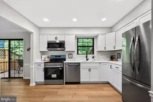 10205 Scarborough Commons Ct, Burke, VA 22015 - Photo 15