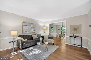 10205 Scarborough Commons Ct, Burke, VA 22015 - Photo 5
