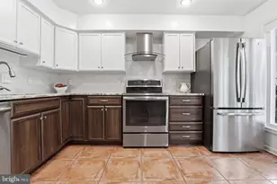 10126 Turnberry Pl, Oakton, VA 22124 - Photo 5