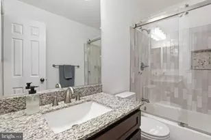 10126 Turnberry Pl, Oakton, VA 22124 - Photo 23