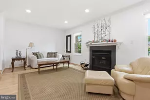 10126 Turnberry Pl, Oakton, VA 22124 - Photo 7