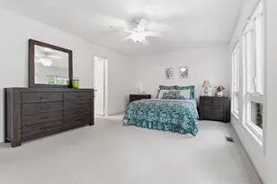 10126 Turnberry Pl, Oakton, VA 22124 - Photo 13