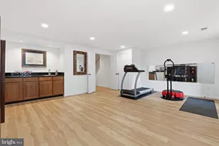 10126 Turnberry Pl, Oakton, VA 22124 - Photo 25