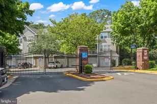 12864 Fair Briar Ln, Fairfax, VA 22033 - Photo 29