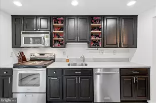 5723 Walnut Wood Ln, Burke, VA 22015 - Photo 9