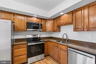 5724 Wood Creek Ln, Centreville, VA 20120 - Photo 11