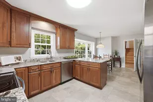 2327 Riviera Dr, Vienna, VA 22181 - Photo 3
