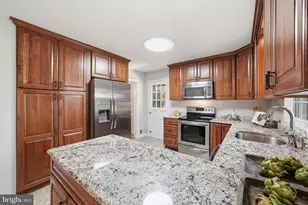 2327 Riviera Dr, Vienna, VA 22181 - Photo 5