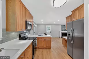6710 Sydenstricker Rd, Springfield, VA 22152 - Photo 5