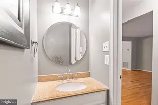 5661 Chelmsford Ct, Burke, VA 22015 - Photo 11