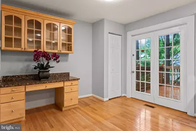 5661 Chelmsford Court, Burke, VA 22015 - Photo 17