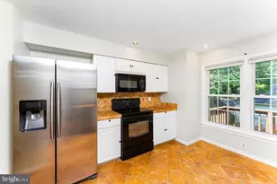 8415 Hollis Ln, Vienna, VA 22182 - Photo 7
