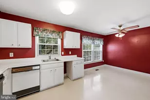 9937 Whitewater Dr, Burke, VA 22015 - Photo 9