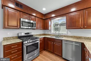 8952 Kenilworth Dr, Burke, VA 22015 - Photo 13