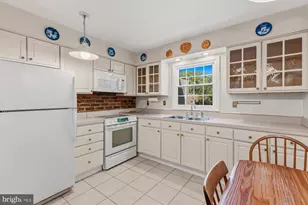 8220 Carrleigh Pkwy, Springfield, VA 22152 - Photo 11