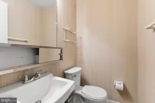 8220 Carrleigh Pkwy, Springfield, VA 22152 - Photo 17