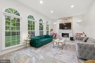 8619 Oak Chase Cir, Fairfax Station, VA 22039 - Photo 9