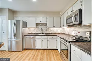 5708 Heritage Crossing Ct, Centreville, VA 20120 - Photo 9