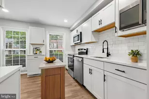 7937 Bethelen Woods Ln, Springfield, VA 22153 - Photo 5