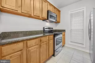 3175 Summit Square Dr, Oakton, VA 22124 - Photo 9