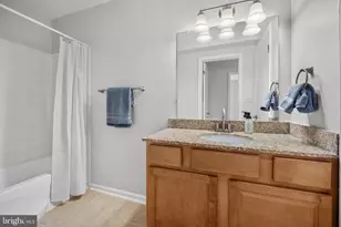 3175 Summit Square Dr, Oakton, VA 22124 - Photo 17