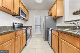 3175 Summit Square Dr, Oakton, VA 22124 - Photo 5